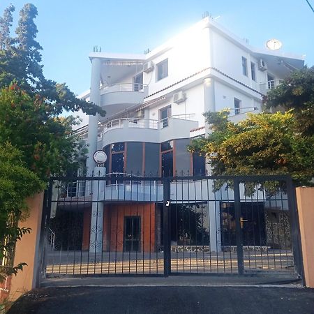 Hotel Moris Kryemedhej Ngoại thất bức ảnh