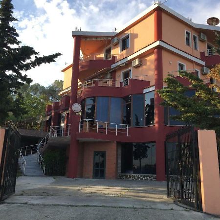 Hotel Moris Kryemedhej Ngoại thất bức ảnh
