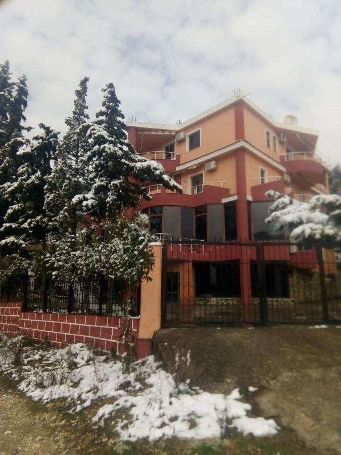 Hotel Moris Kryemedhej Ngoại thất bức ảnh