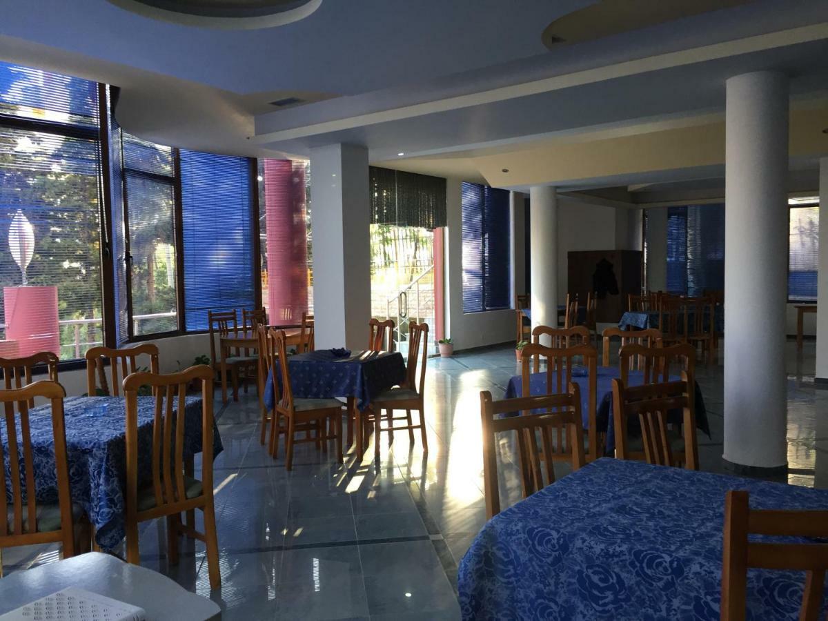 Hotel Moris Kryemedhej Ngoại thất bức ảnh