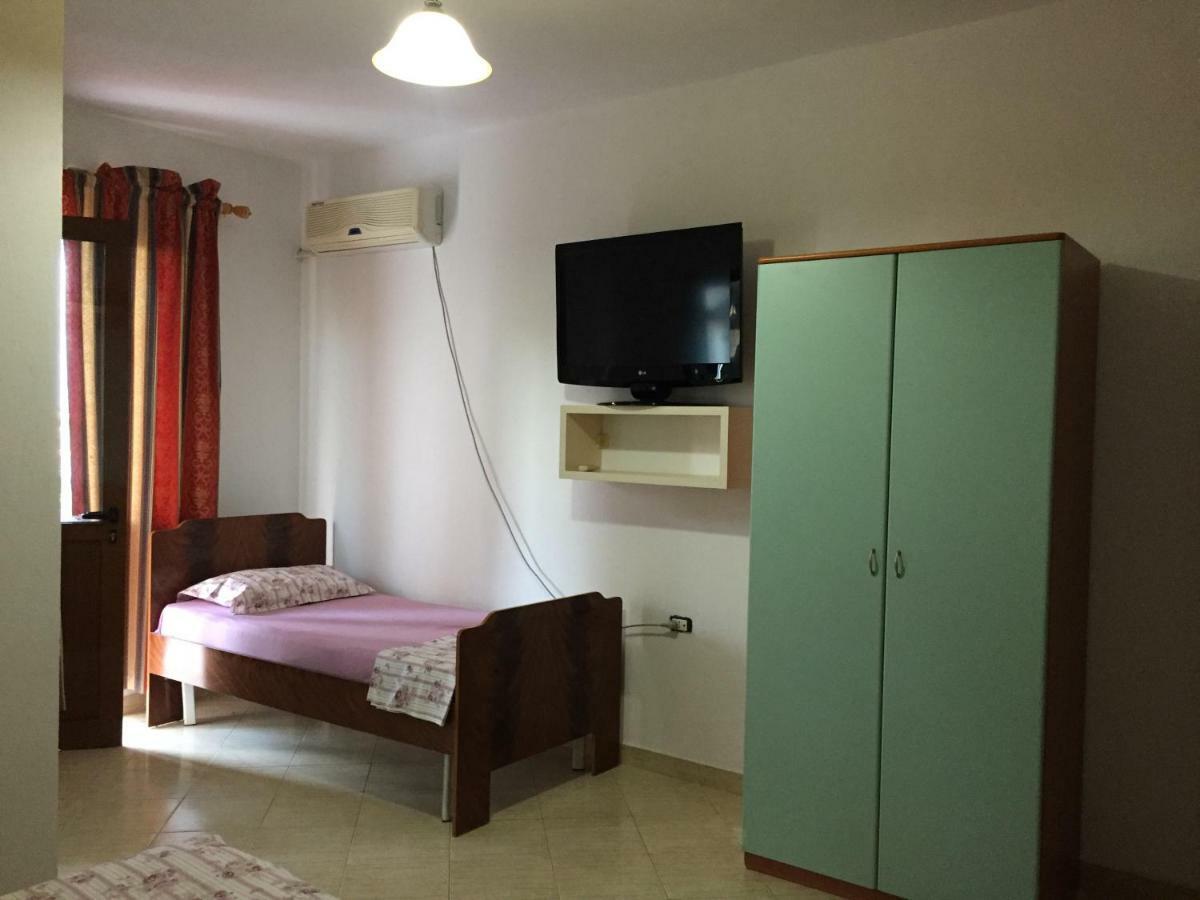 Hotel Moris Kryemedhej Ngoại thất bức ảnh