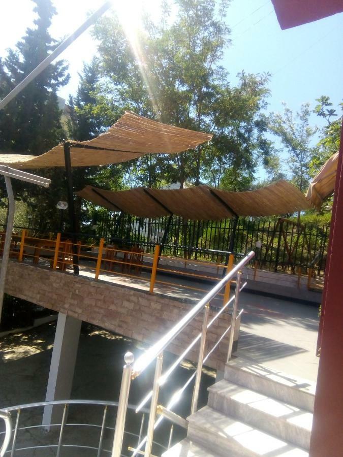 Hotel Moris Kryemedhej Ngoại thất bức ảnh