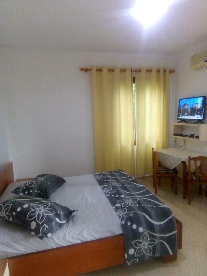 Hotel Moris Kryemedhej Ngoại thất bức ảnh